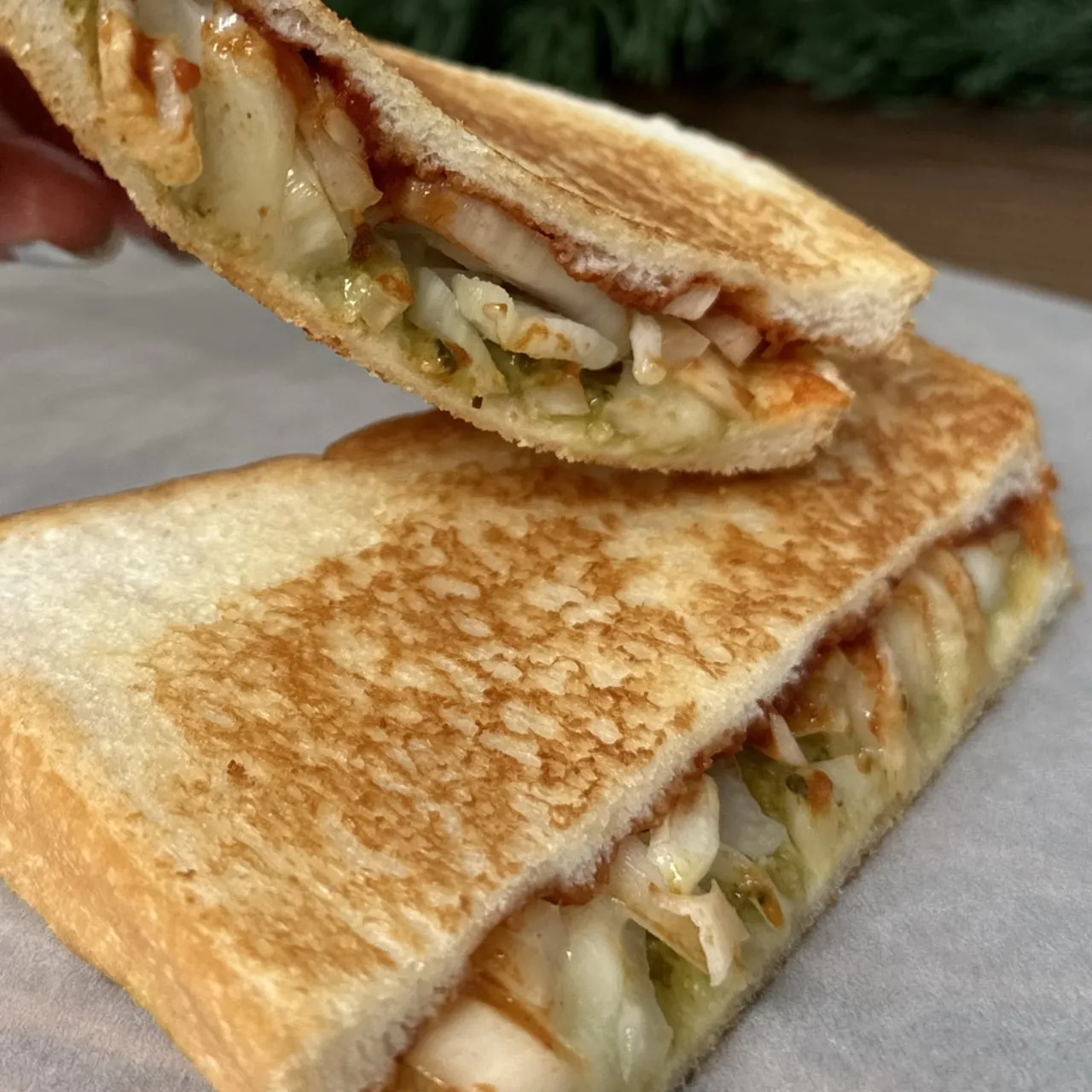 <冷凍>温めて食べるトーストサンド (バジルトマトと4種のチーズ)